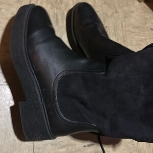 Black chunky mid calf boot Great For Winter With velvet material and pull string